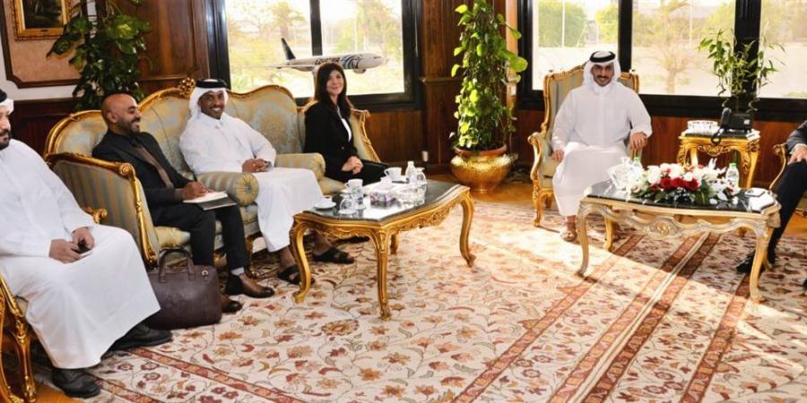 وزير الطيران المدني يبحث مع شركات قطرية دراسة مشروع إنشاء مصنع لإنتاج وقود الطائرات المستدام