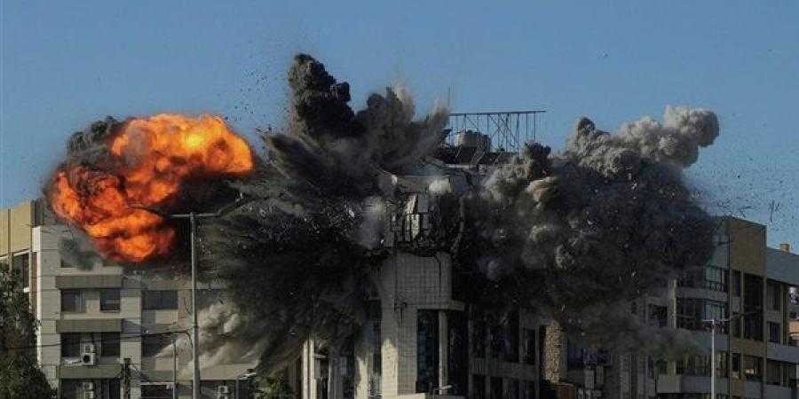 ‏الجيش الإسرائيلي يعلن استهدافه برجًا سكنيًا في بيروت استخدمه "حزب الله"