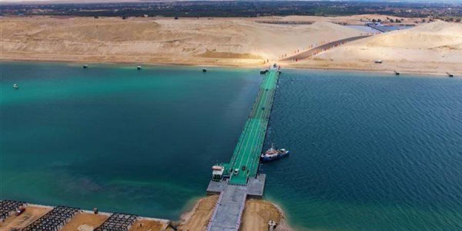 إنقاذ 3 والبحث عن رابع مفقود في حريق صال بحري بمدخل قناة السويس