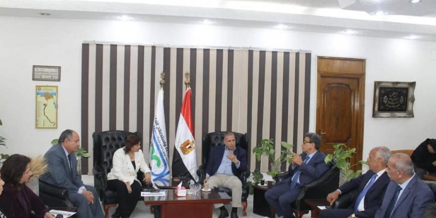 نقيب البيطريين يبحث سبل أوجه التعاون بين مركز البحوث الزراعية والنقابة