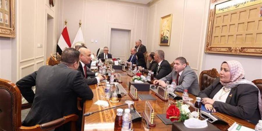 وزير العدل يلتقي أعضاء مجلسي النواب والشيوخ لتعزيز التعاون