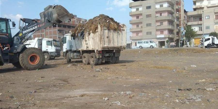 محافظ الغربية يواصل متابعته لإزالة تراكمات المخلفات بقطور