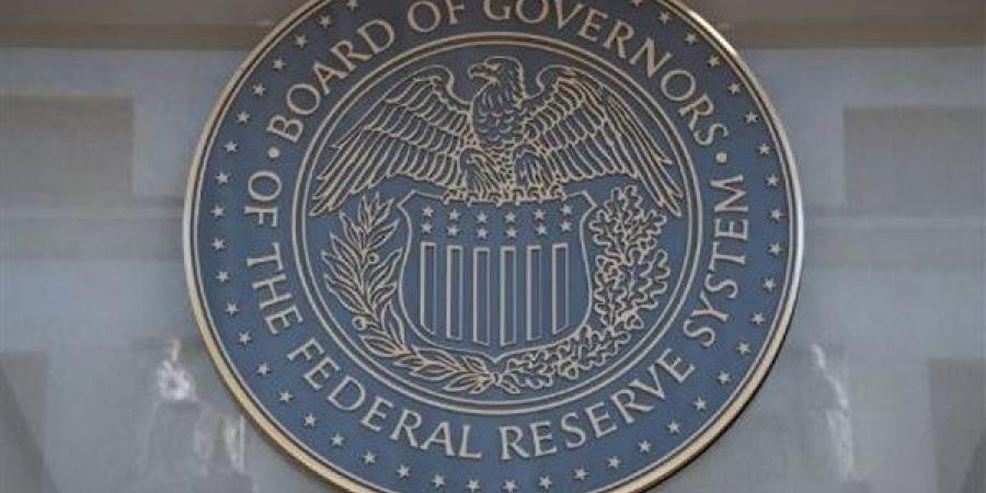 محضر الفيدرالي يكشف توقعات خفض الفائدة وسط مخاوف التضخم