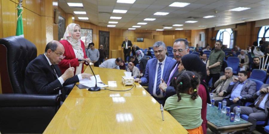 محافظ المنيا يشدد على التفاعل المباشر مع مطالب المواطنين