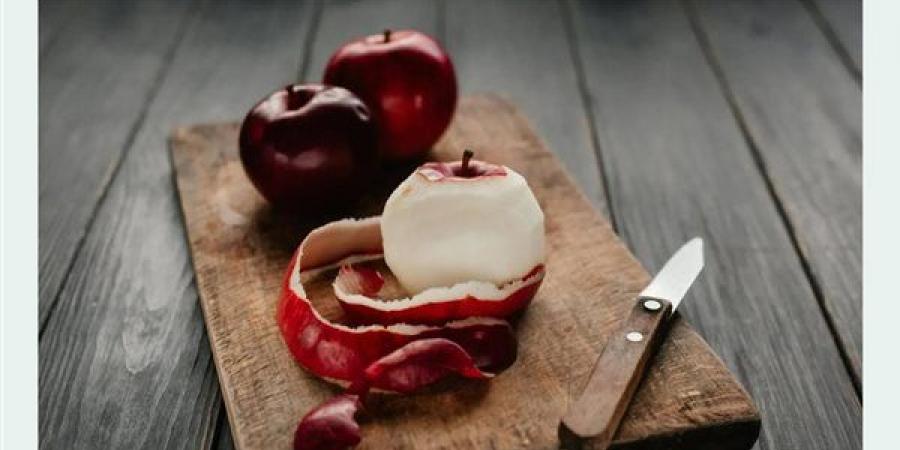 هل تناول تفاحتين يوميًا يساعد في خفض الكوليسترول الضار؟