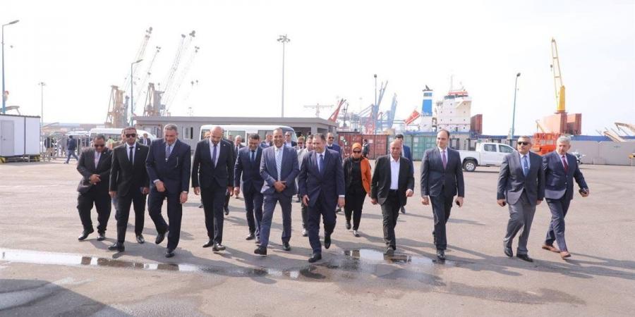 محافظ دمياط يتفقد خط الرورو لتصدير الحاصلات الزراعية