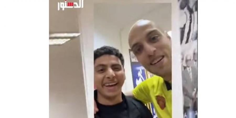 أغرب مشجع في مصر.. بيشجع سيراميكا كليوباترا «فيديو»