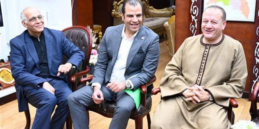 محافظ الغربية يلتقي أعضاء مجلسي النواب والشيوخ لبحث مشكلات الدوائر