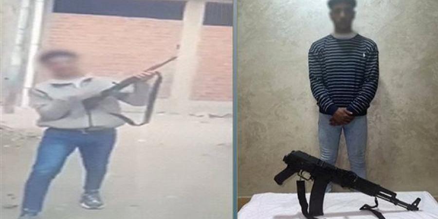 لزيادة المشاهدات.. القبض على شاب استعرض بسلاح لعبة وسط الشارع