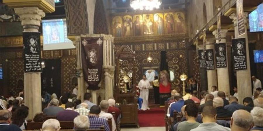 "ليلة أبو غلمسيس".. الكنائس تودّع الستائر السوداء وتستقبل الأبيض إعلانًا للقيامة