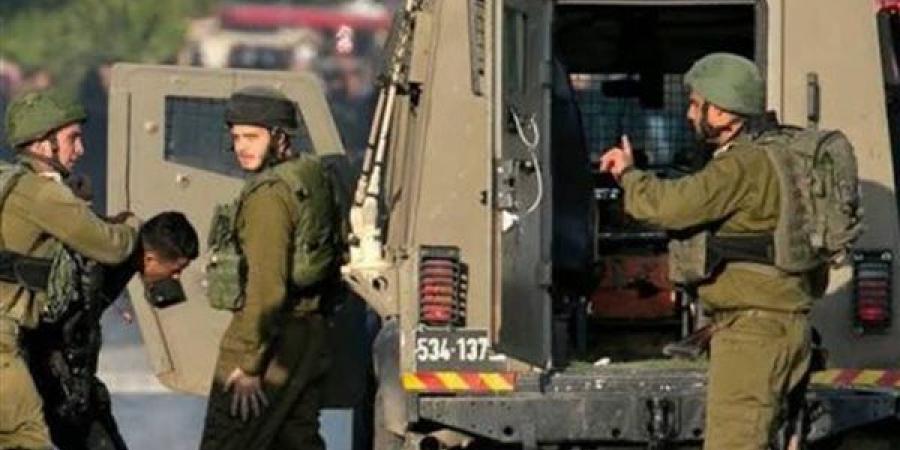قوات الاحتلال تعتقل فلسطينيين غرب سلفيت