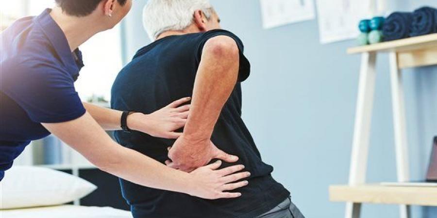 علماء يبتكرون علاج غير دوائي يخفف آلام الظهر المزمنة