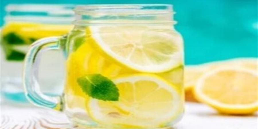 فوائد ماء الليمون للبشرة وكيف يمنحك نضارة طبيعية