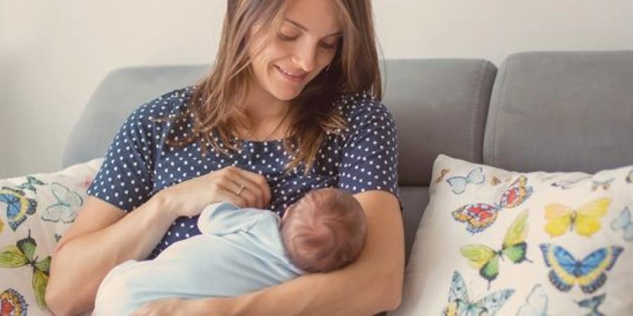 الرضاعة الطبيعية.. فوائد صحية للأم والطفل لا يمكن تجاهلها