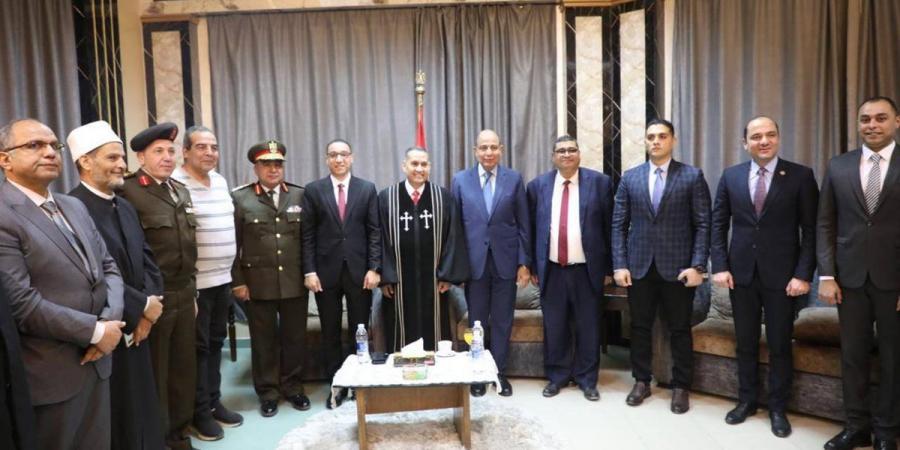 محافظ المنيا يزور الإيبارشيات لتهنئة الأخوة المسيحين بعيد القيامة المجيد