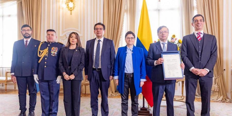 سفير مصر لدى كولومبيا يقدم أوراق اعتماده لرئيس الجمهورية