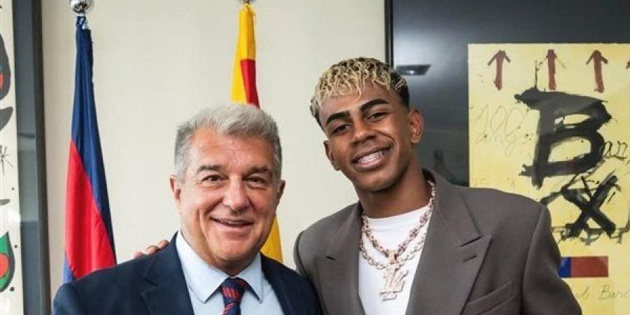 تصرف رئيس برشلونة يُغضب جماهير ريال مدريد.. ماذا حدث؟