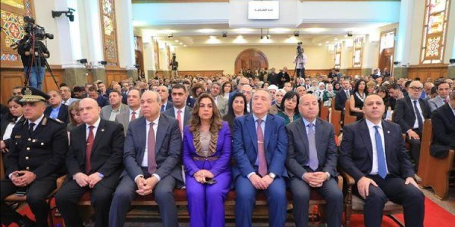 محافظ القاهرة: وحدة نسيج الشعب المصري متأصلة منذ القدم ولا تقتصر على التهنئة وتبادل الزيارات خلال الأعياد