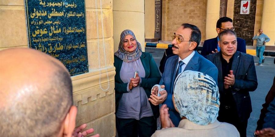 في العيد القومي للمحافظة.. محافظ سوهاج يفتتح بوابة المدخل الغربي