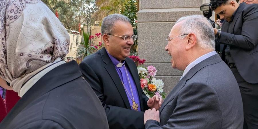 النائب عصام خليل يتقدم وفد "المصريين الأحرار" في احتفالات الإنجيلية بعيد القيامة