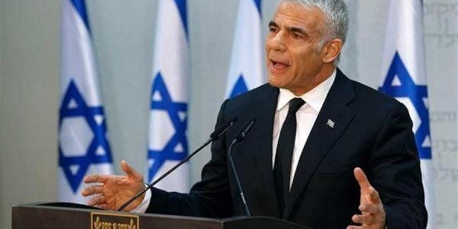 لابيد يُوجّه انتقادات حادة لنتنياهو: يحاول الهرب من فشله الذريع