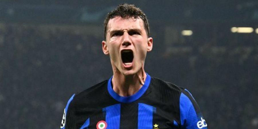 إنتر يضع بافارد على لائحة الرحيل.. وسباق سعودي أوروبي لضم المدافع الفرنسي