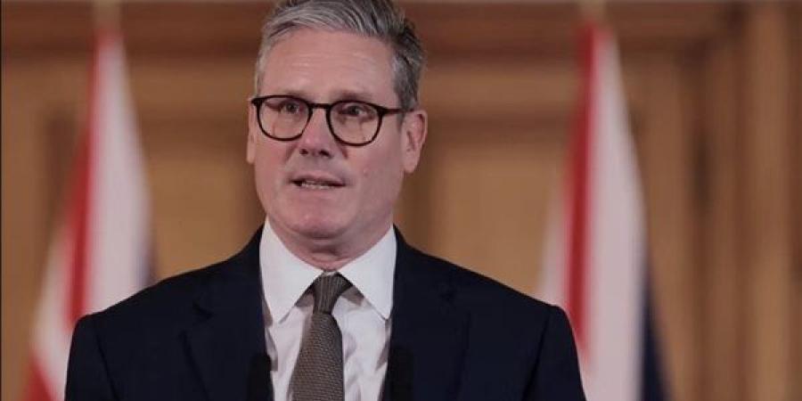 رئيس الوزراء البريطاني يثمن دور باكستان خلال اتصال مع شهباز شريف