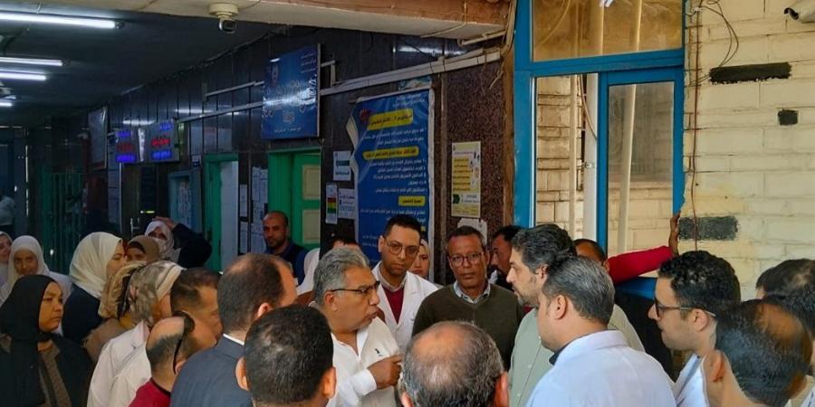 محافظ الدقهلية يتابع انتظام عمل الطواقم الطبية بمستشفى ميت غمر العام