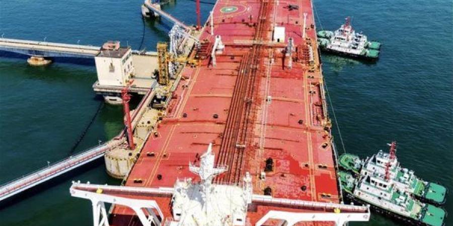 3 ناقلات نفط عملاقة تعبر مضيق هرمز مع مؤشرات بانفراجة في أزمة الملاحة