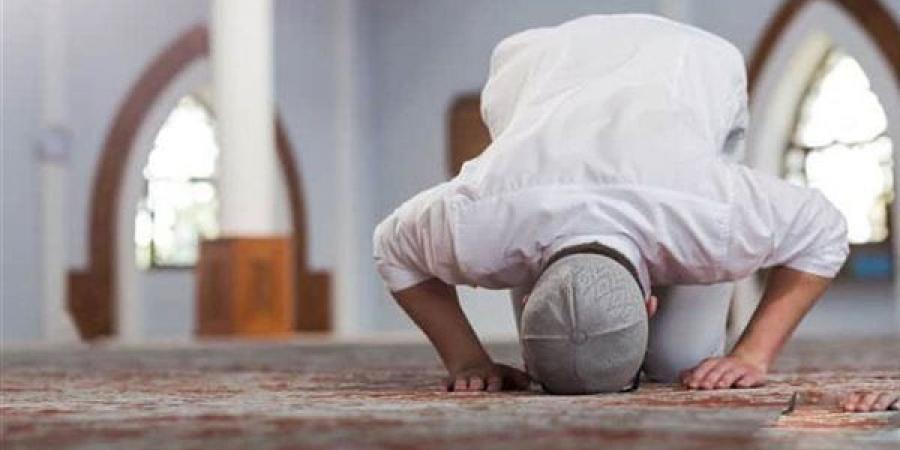 حكم أداء صلاة الفجر لمن يسافر قبل ميعادها