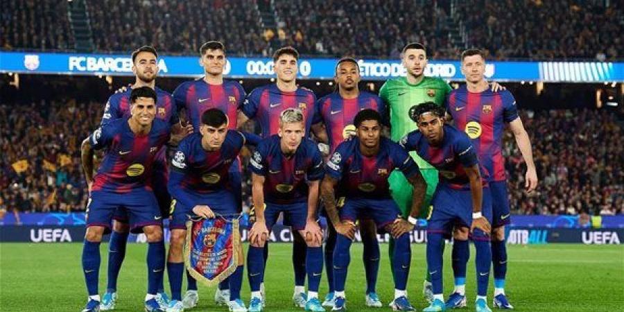 فليك يعلن قائمة برشلونة لملاقاة إسبانيول في ديربي كتالونيا بالدوري الإسباني