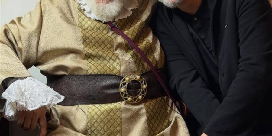 كواليس "الملك لير".. لقاء إنسانى يجمع محمد محمود عبد العزيز ويحيى الفخراني