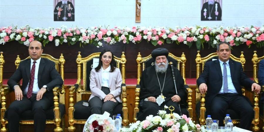 محافظ البحيرة ومدير الأمن ورئيس جامعة دمنهور يهنئون الأنبا إيلاريون بمطرانية دمنهور