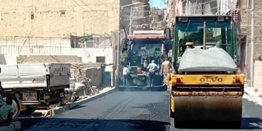 محافظ أسيوط: الانتهاء من رصف شارع القفاصين بأبو تيج بطول 1550 مترًا
