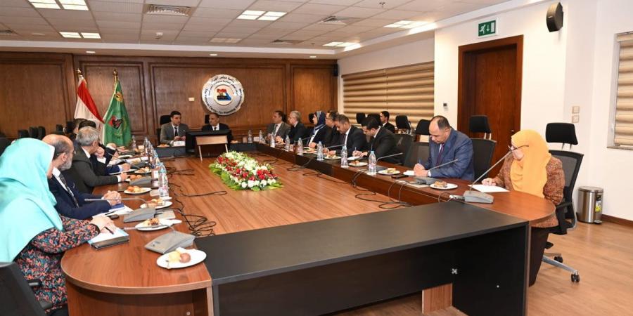 وزير الصناعة يبحث آليات حوكمة منظومة طرح الأراضي الصناعية وتيسير الإجراءات على المستثمرين