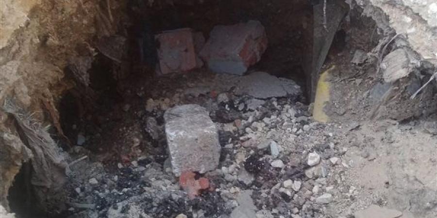 هبوط أرضي بقرية دفنو في الفيوم.. والمسؤولون يفحصون شبكات المرافق