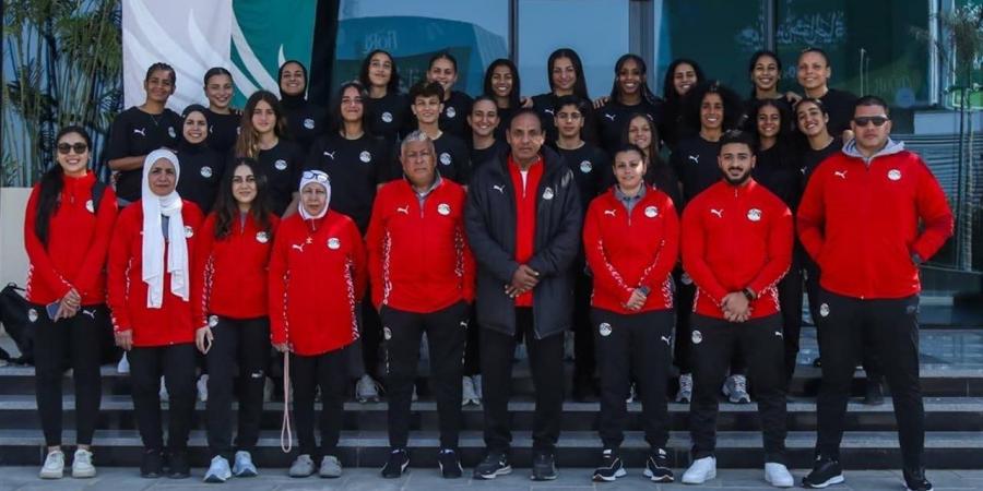 بعثة منتخب مصر للكرة النسائية تغادر إلى السعودية