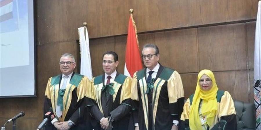 بحضور وزير الصحة.. تجارة عين شمس تمنح دكتوراة مهنية في "حوكمة الطوارئ"