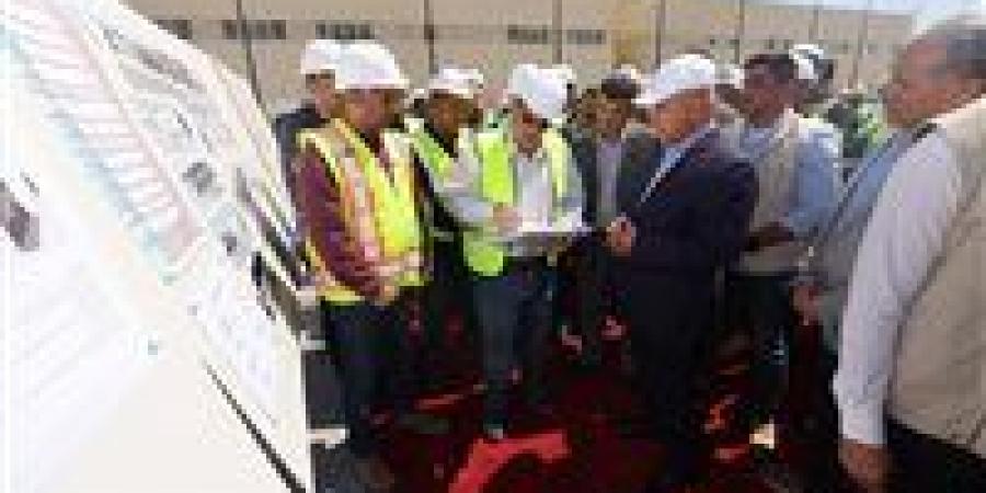 وزير النقل: وصول 30 قطارًا للعمل في مشروع مونوريل غرب النيل