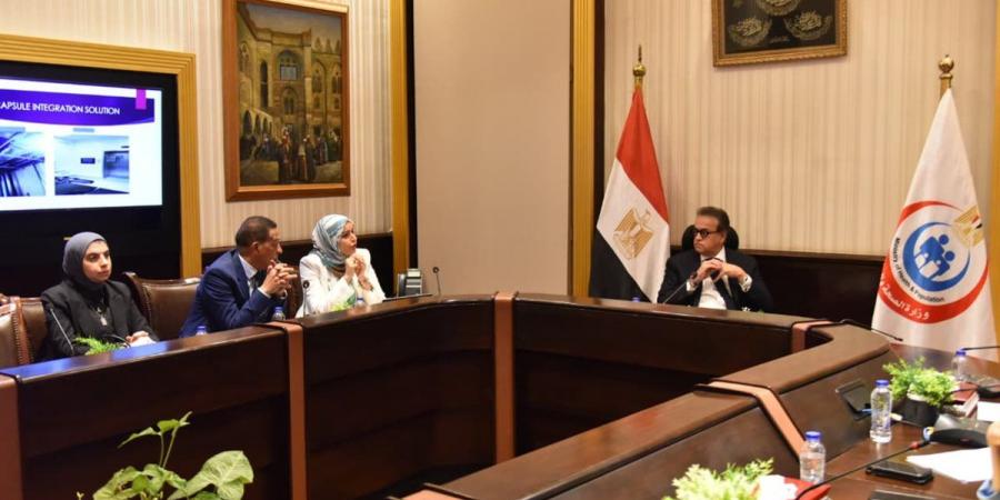 وزير الصحة يبحث تجهيز المنشآت الطبية بالتعاون مع المجموعة العلمية لتطوير البنية التعليمية والصحية