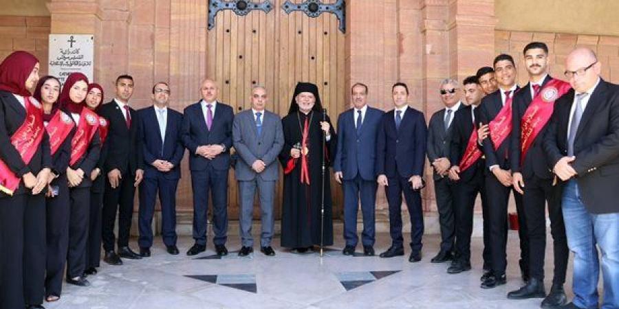 محافظ الإسماعيلية يزور كنائس المحافظة للتهنئة بعيد القيامة المجيد