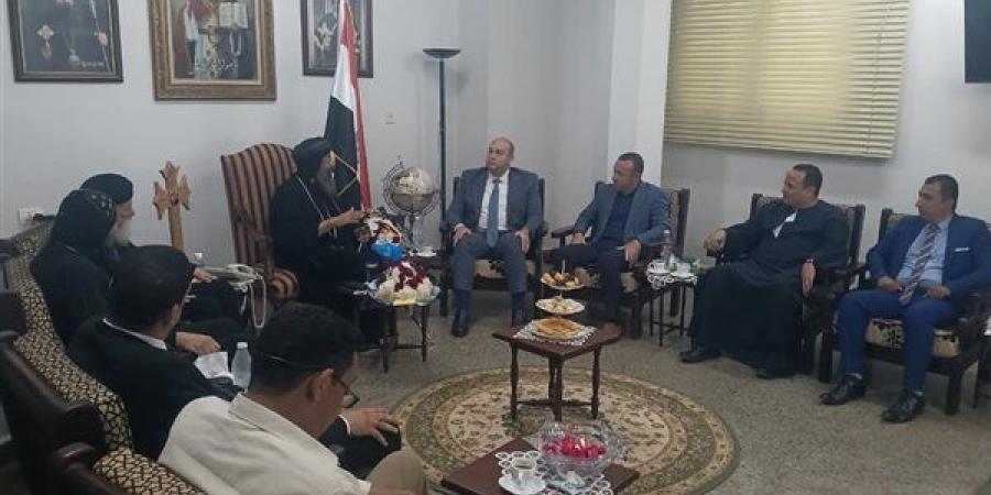 نائب محافظ الجيزة يزور مطرانية الأقباط الأرثوذكس بأطفيح لتقديم التهنئة بعيد القيامة المجيد