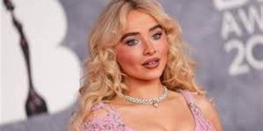 سابرينا كاربنتر تحت النار بعد سوء فهم هتاف عربي في كوتشيلا