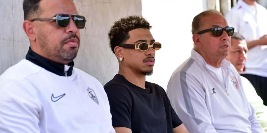 خوان بيزيرا يتابع مباراة فريق الزمالك مواليد 2007 أمام الأهلي في بطولة الجمهورية