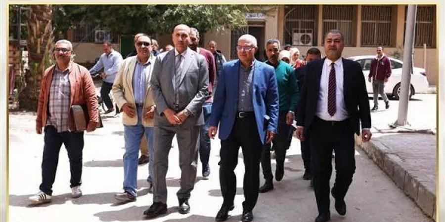 الدرندلي يتفقد تطوير ملاعب جامع الزقازيق وفق المعايير الأوليمبية