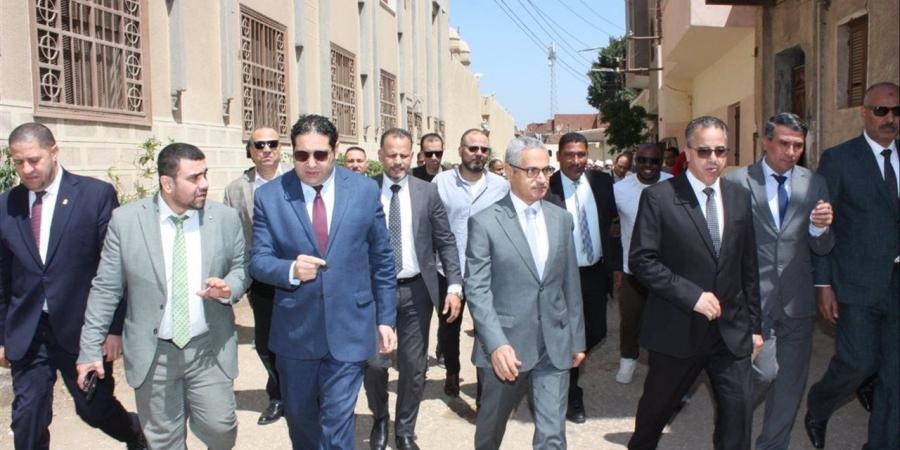 محافظ بني سويف يقدم التهاني بعيد القيامة