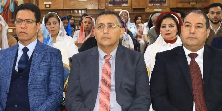محافظ القليوبية يشارك في قداس عيد القيامة بكنيسة العذراء ببنها
