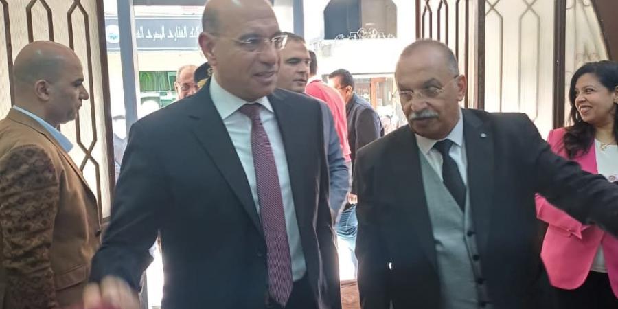 مدير أمن بورسعيد يهنئ الإخوة الأقباط بعيد القيامة المجيد