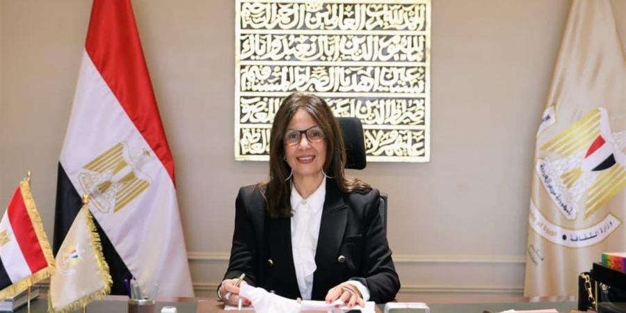 هل تضع وزيرة الثقافة يدها في "عش الدبابير"؟.. حملة لإعادة الانضباط داخل الوزارة وقطاعاتها