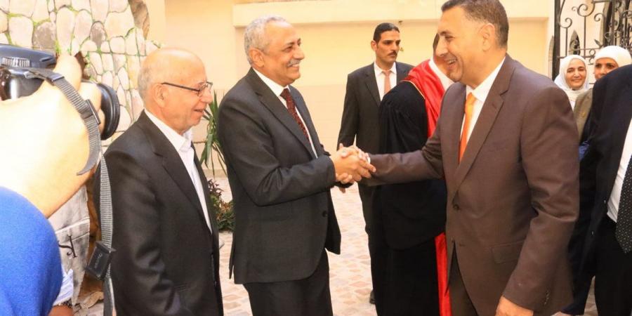 محافظ القليوبية ومدير الأمن يهنئان الكنيسة الإنجيلية ببنها بمناسبة عيد القيامة المجيد